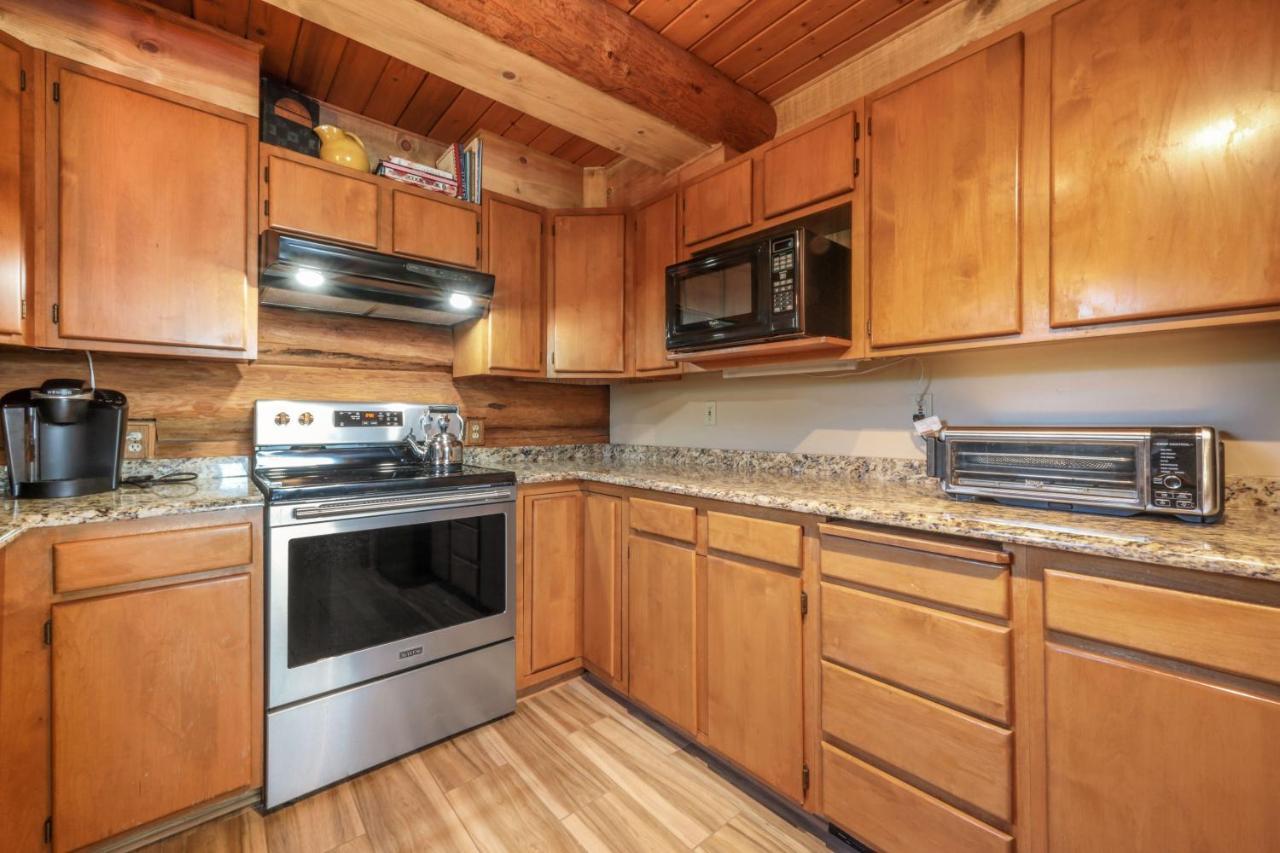 Rowland Log Cabin Home Lyle 外观 照片