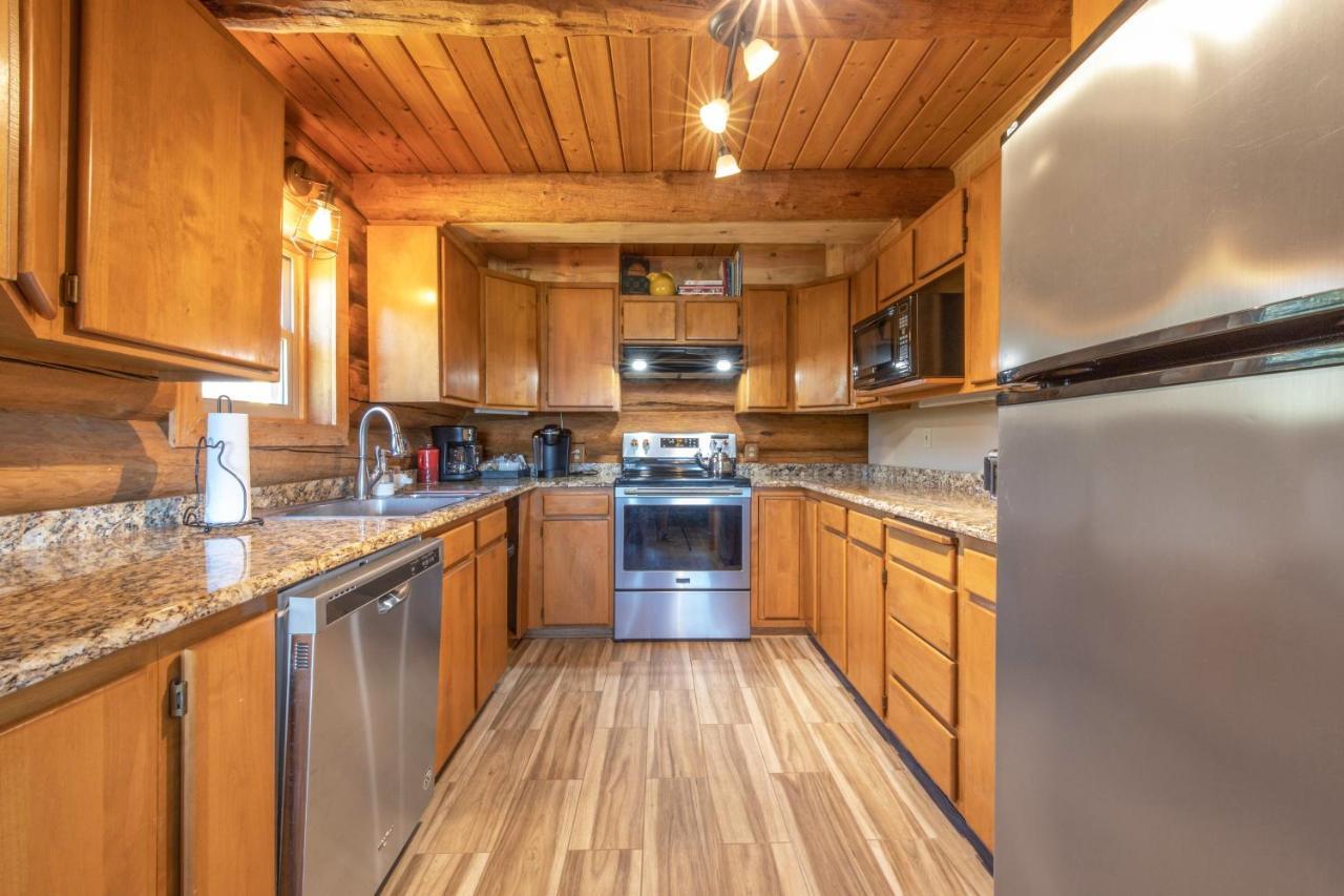 Rowland Log Cabin Home Lyle 外观 照片