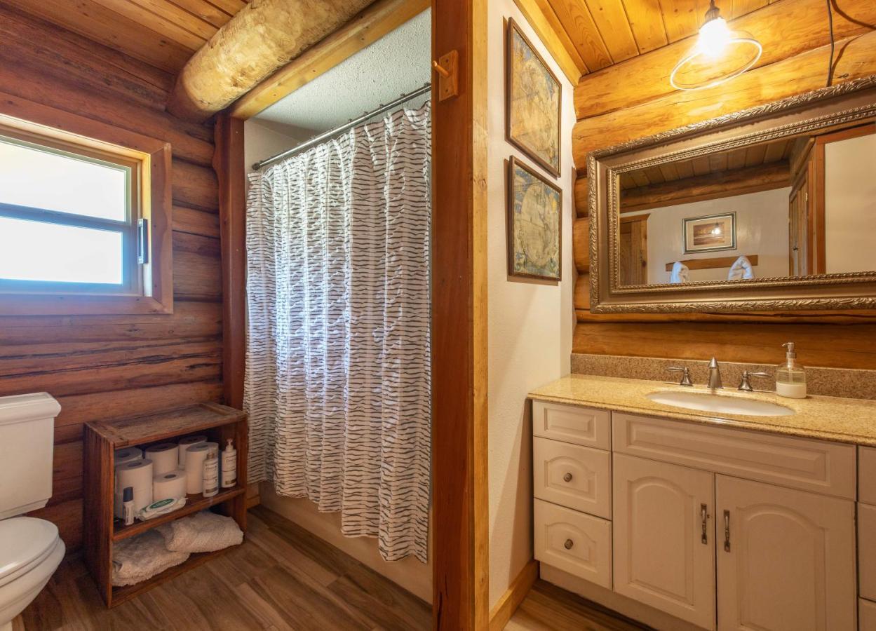 Rowland Log Cabin Home Lyle 外观 照片
