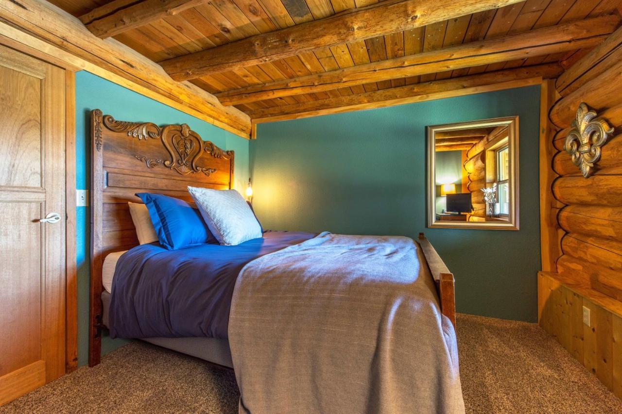 Rowland Log Cabin Home Lyle 外观 照片