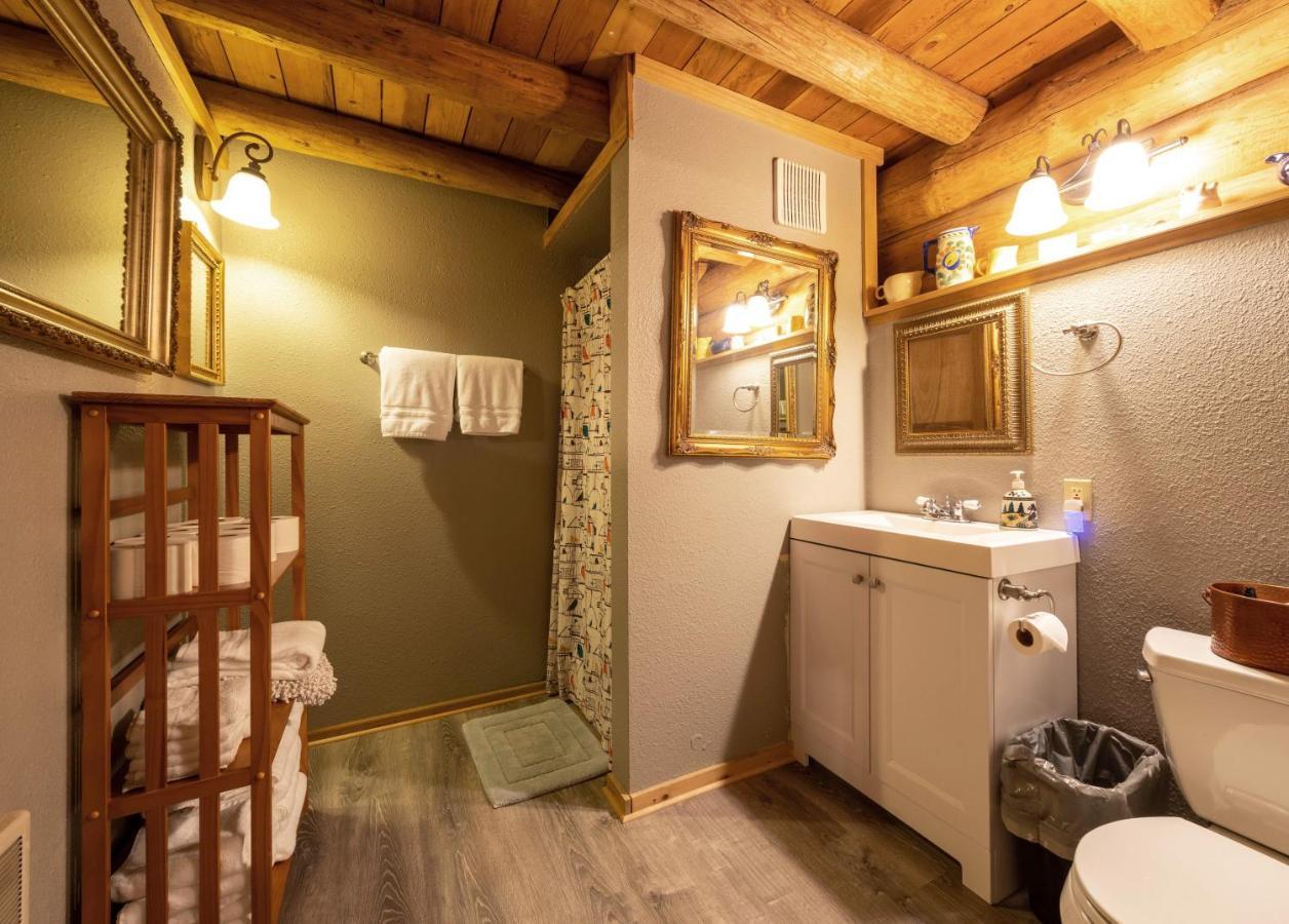 Rowland Log Cabin Home Lyle 外观 照片