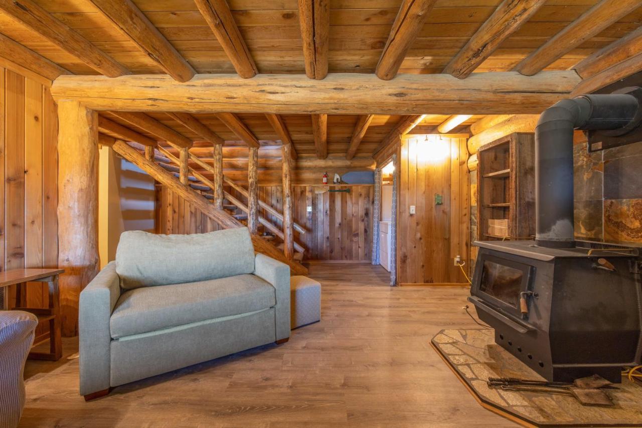 Rowland Log Cabin Home Lyle 外观 照片